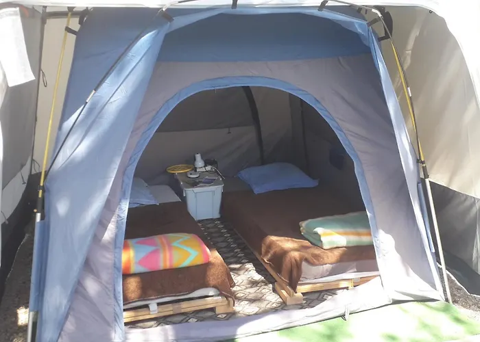 Deux Tentes Confortables Dans Un Joli Jardin Idealement Situe