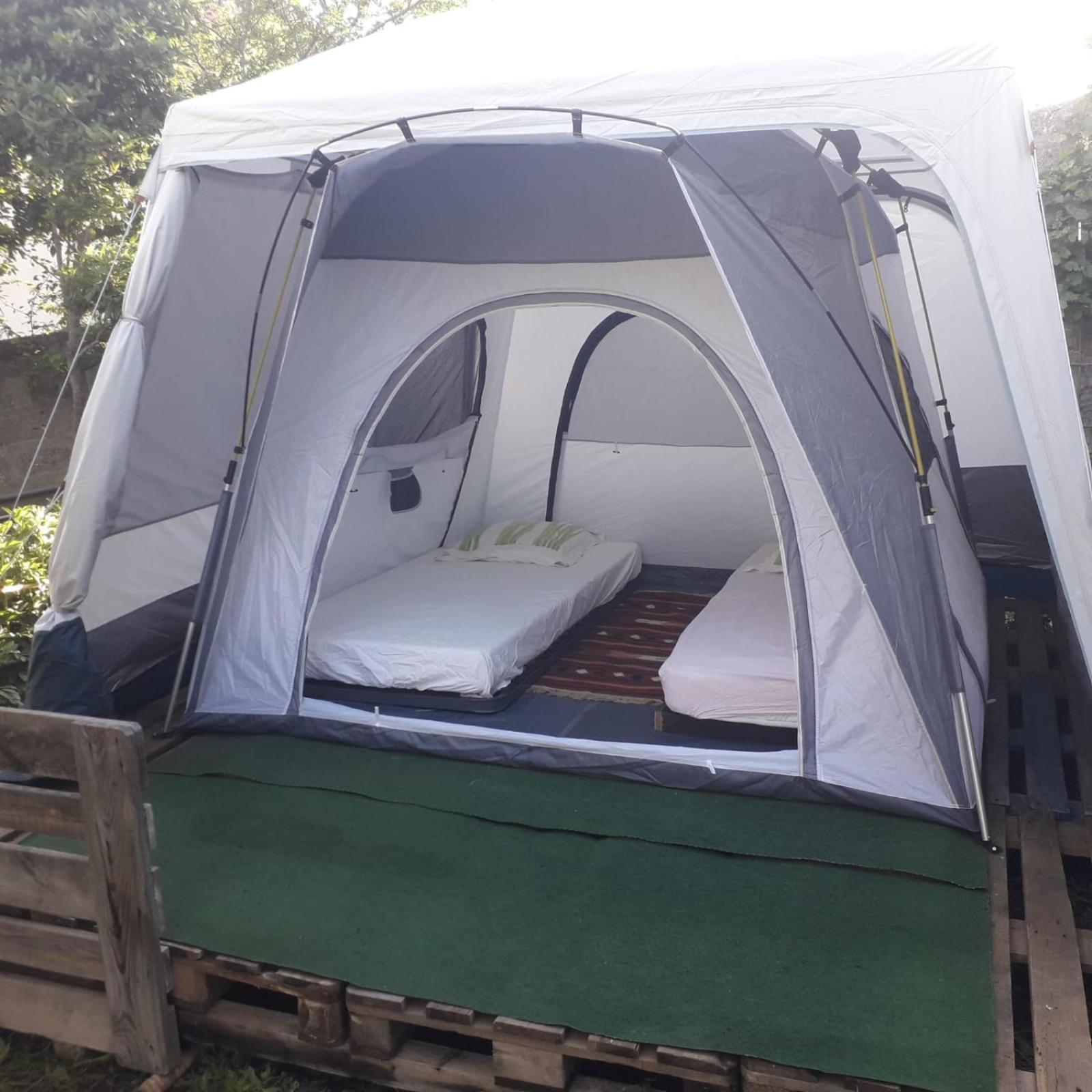 Deux Tentes Confortables Dans Un Joli Jardin Idealement Situe Sete